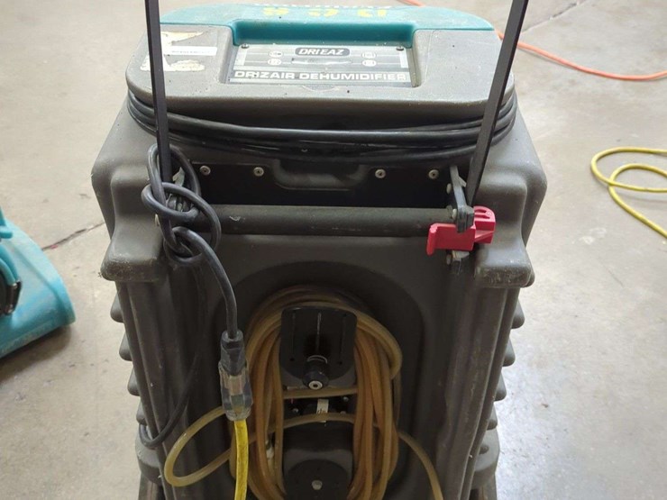 (1)-dri-eaz-evolution-lrg-dehumidifier---get-service-er8-on-display-image-2