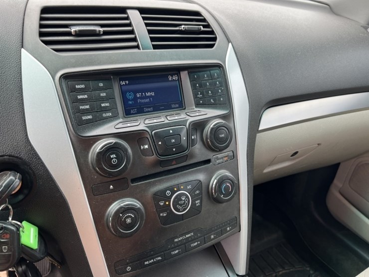2014-ford-explorer-image-21