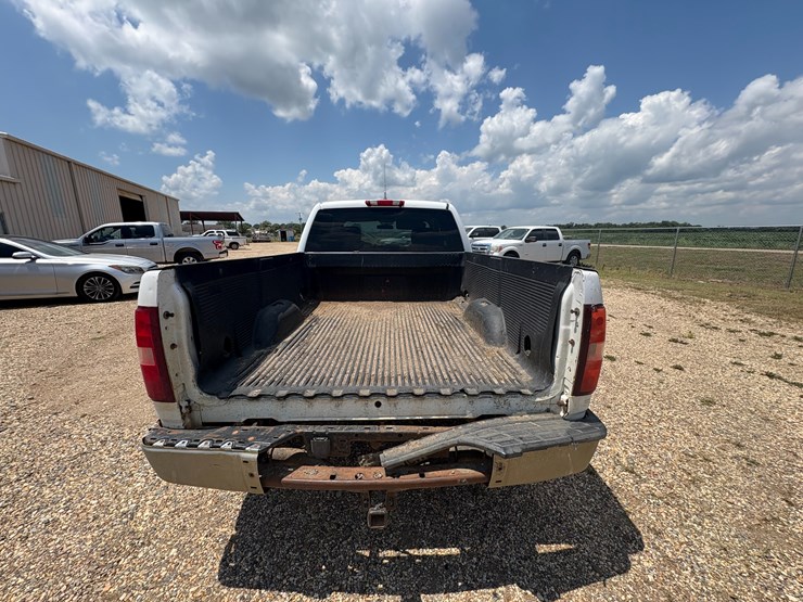 2010-chevrolet-silverado-image-13