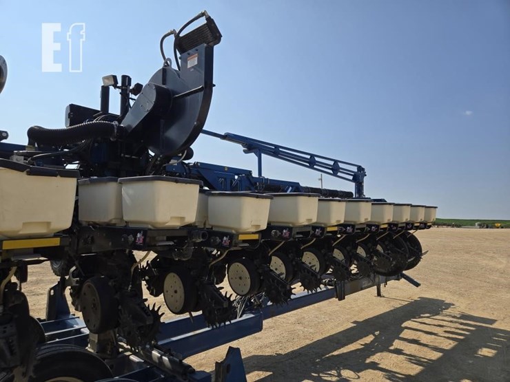 2009-kinze-3600-image-17