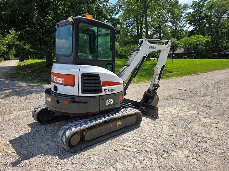 2012-bobcat-e35-image-24