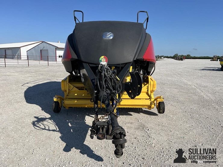 2019-new-holland-340-image-2