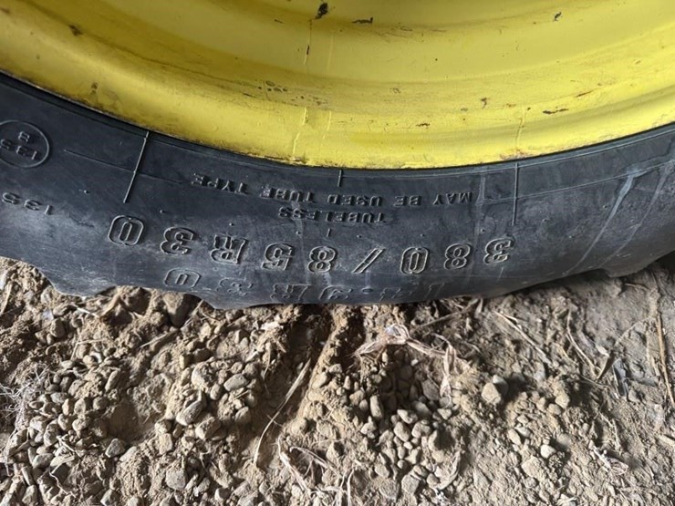 2011-john-deere-8310r-image-42