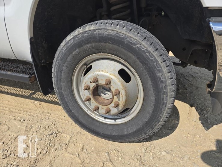 2011-ford-f350-image-24