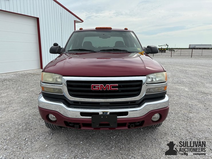 2004-gmc-sierra-2500hd-image-2