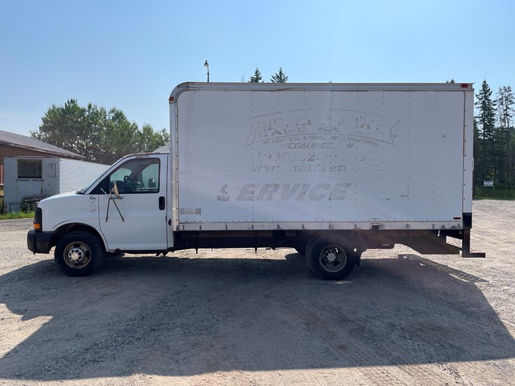 2004-chevrolet-express-g3500-image-2