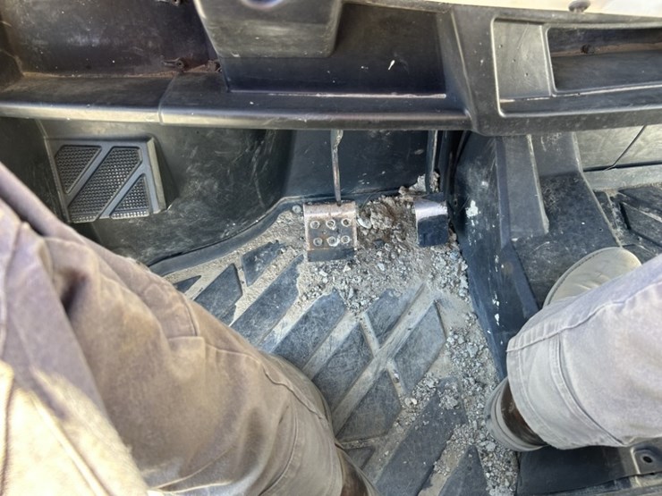 2015-bobcat-3400xl-image-22