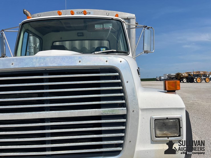 1989-ford-l8000-image-9