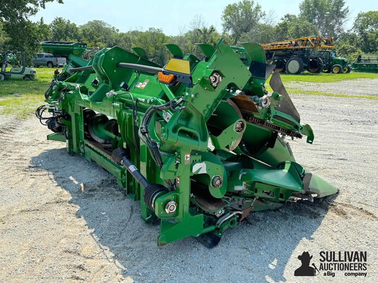 2023-john-deere-c12f-image-3