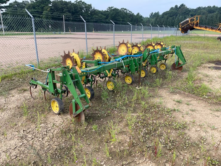 john-deere-825-image-1