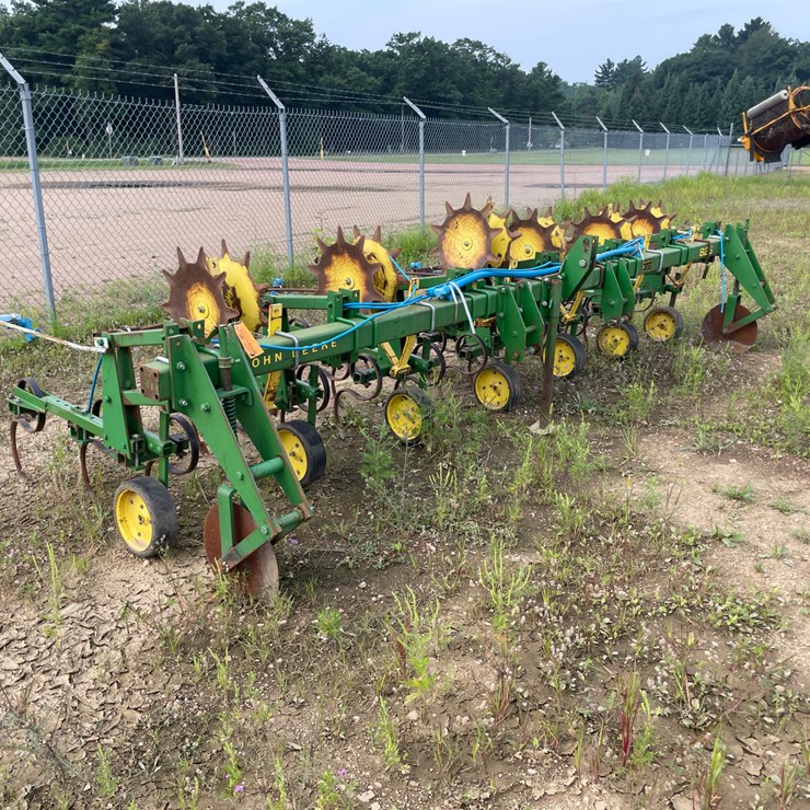 JOHN DEERE 825