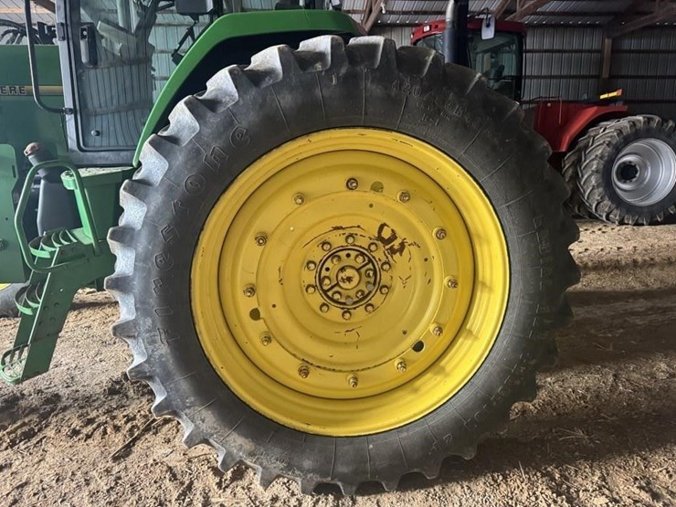 2011-john-deere-8310r-image-44