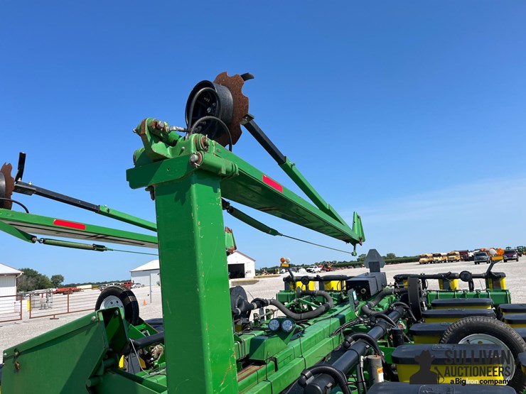 john-deere-7200-image-11