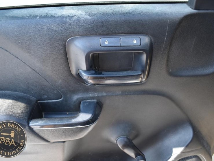 2015-chevrolet-silverado-2500hd-image-49