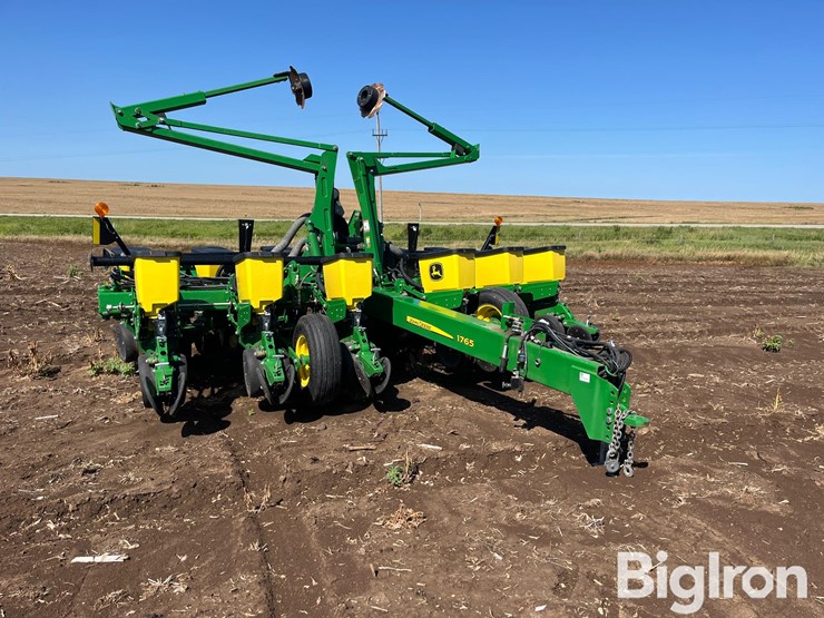 john-deere-1765-image-3