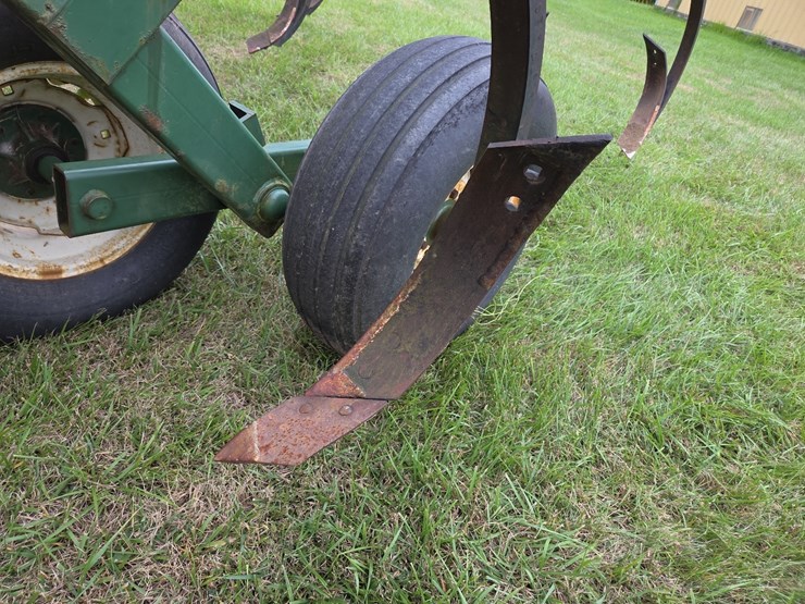 brillion-super-soil-builder-11-shank-disc-chisel-image-14