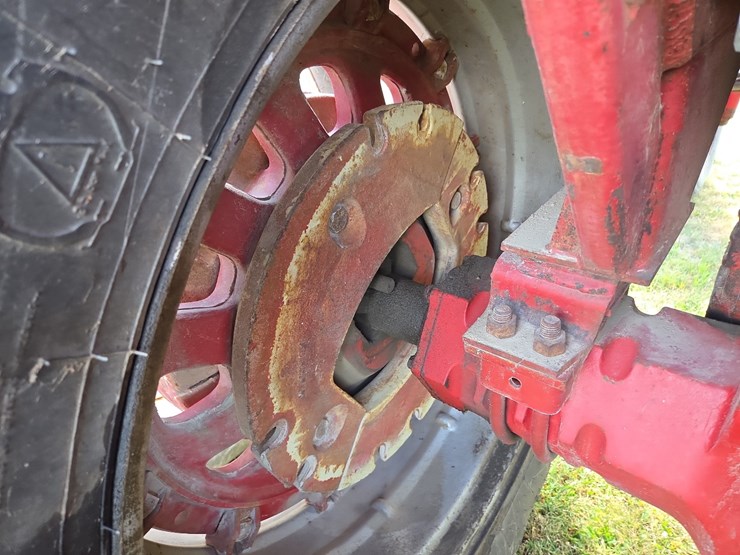 1976-ih-1466-tractor-image-29