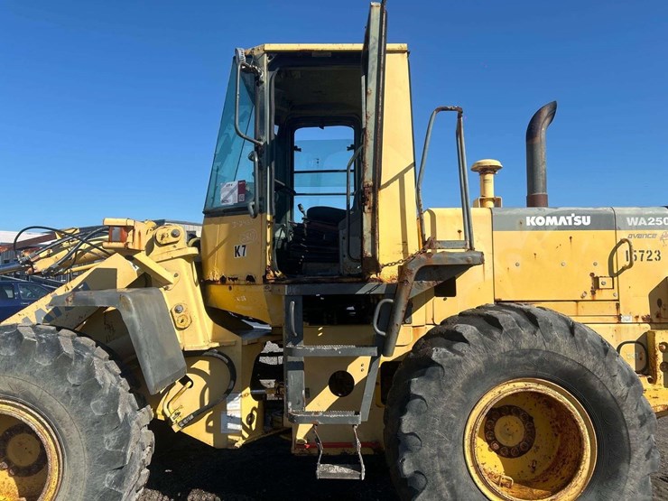 komatsu-wa250-image-6