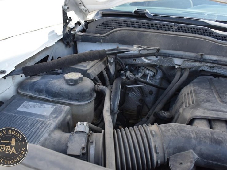 2015-chevrolet-silverado-2500hd-image-43
