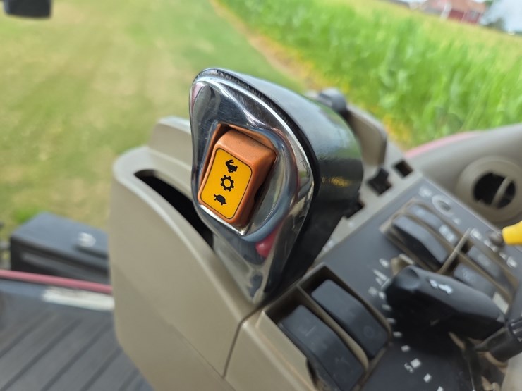 2003-cih-mx255-mfwd-tractor-image-47