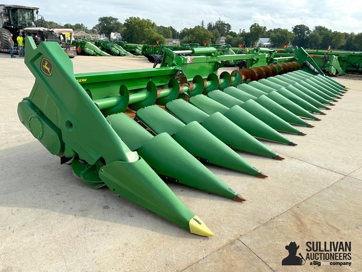 2023-john-deere-c16f-image-2