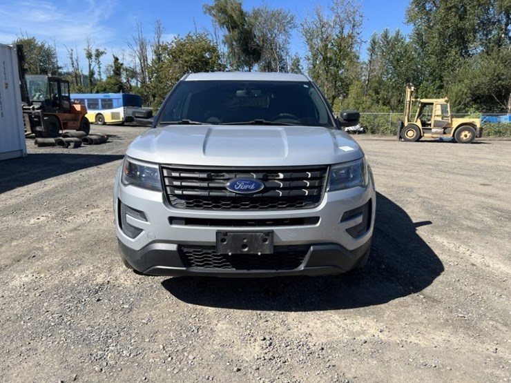 2017-ford-explorer-image-8