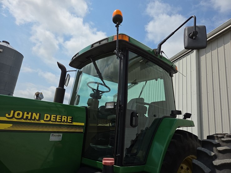 john-deere-8310-image-8