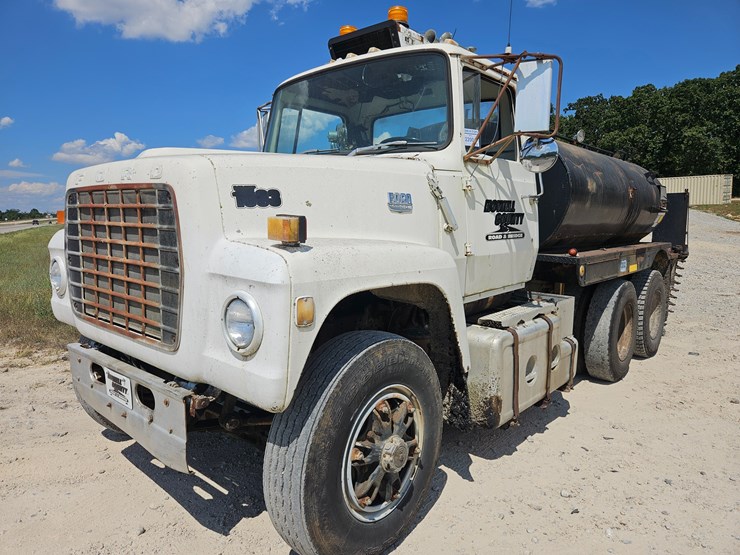 1982-ford-lt9000-image-1