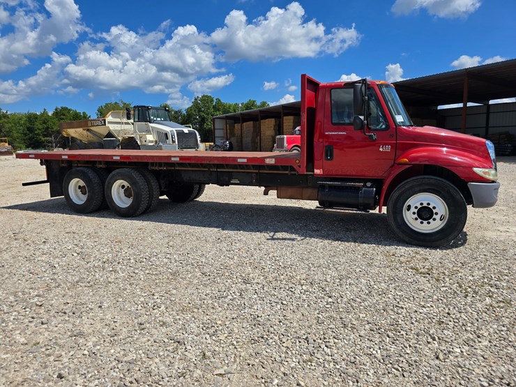 2003-international-durastar-4400-image-46
