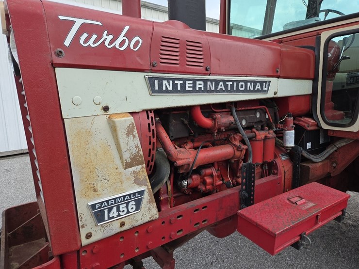 1970-ih-1456-tractor-image-9