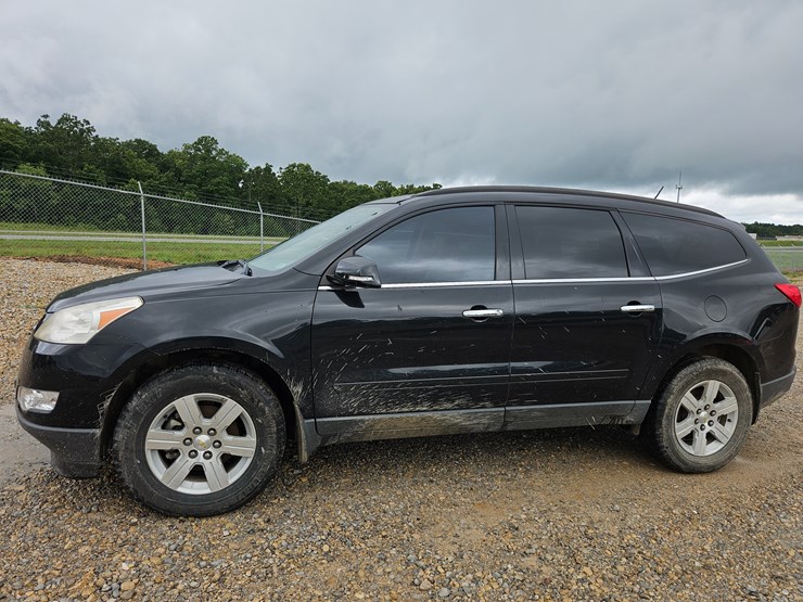 2011-chevrolet-traverse-image-3