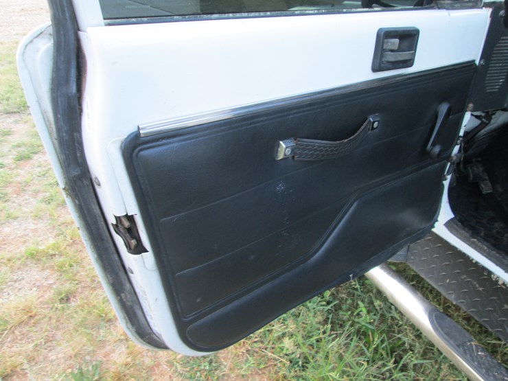 1994-jeep-renegade-image-21