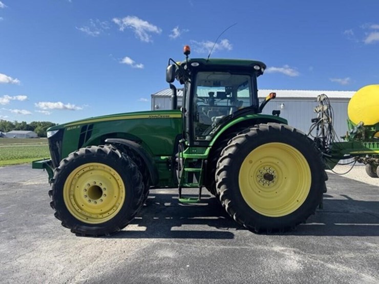 2013-john-deere-8235r-image-2