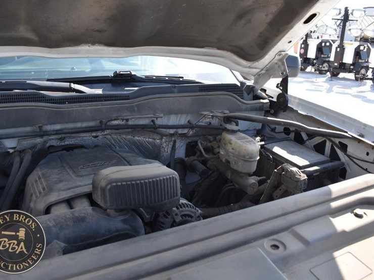 2015-chevrolet-silverado-2500hd-image-41