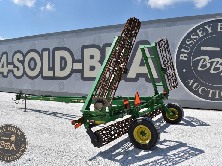john-deere-200-image-6