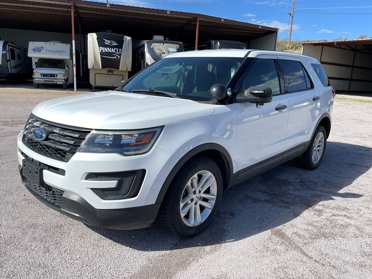 2018-ford-explorer-image-52