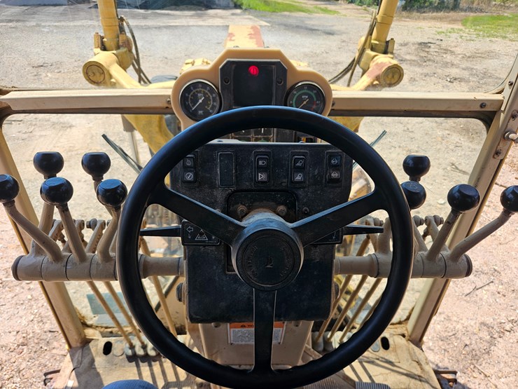 2002-caterpillar-12h-image-55