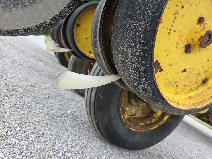 john-deere-7200-image-25