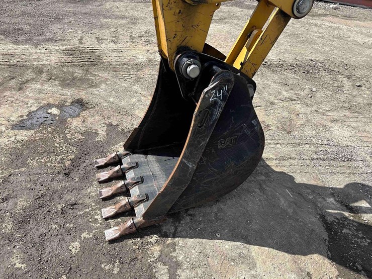 caterpillar-420f2-image-11