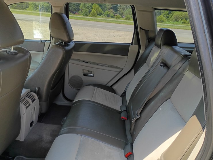 2010-jeep-grand-cherokee-image-56