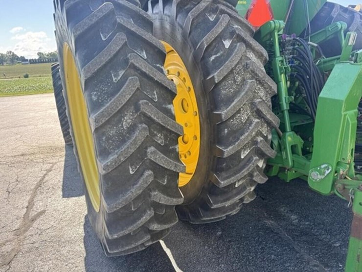 2013-john-deere-8235r-image-29