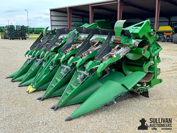 2023-john-deere-c12f-image-1