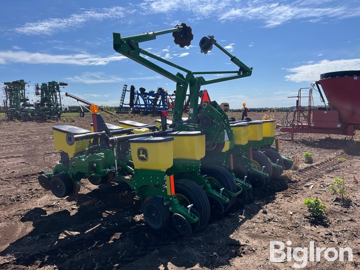 john-deere-1765-image-7