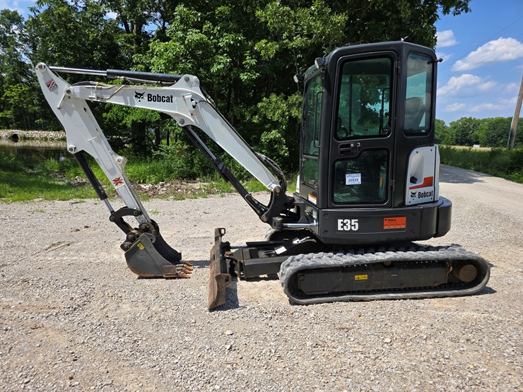 2012-bobcat-e35-image-8