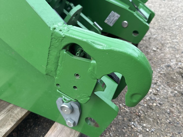2023-john-deere-8295r-image-7