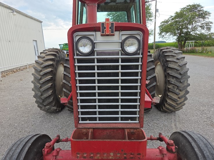 1970-ih-1456-tractor-image-4