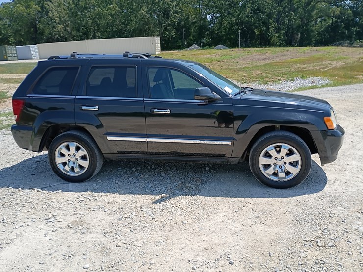 2010-jeep-grand-cherokee-image-17