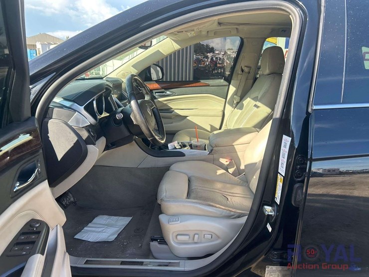 2012-cadillac-srx-image-7