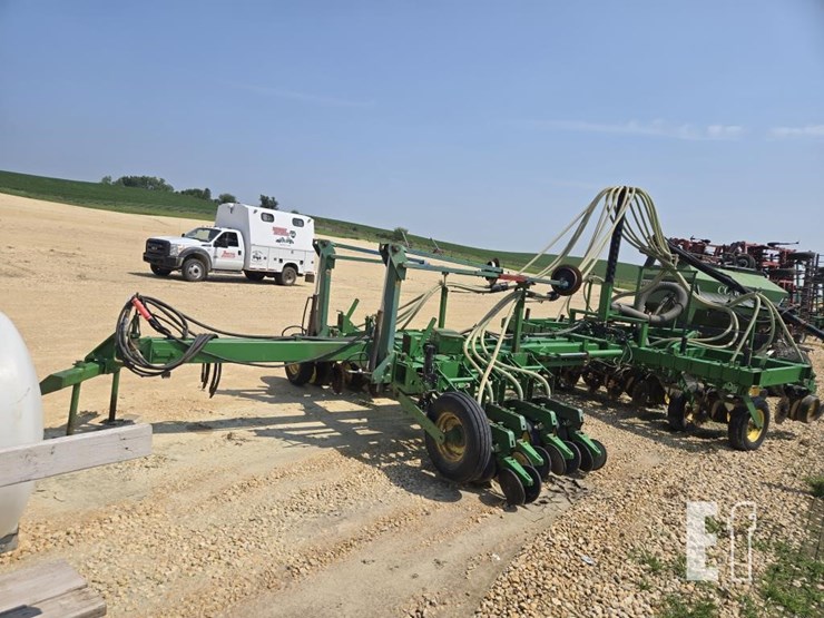 john-deere-7000-image-3