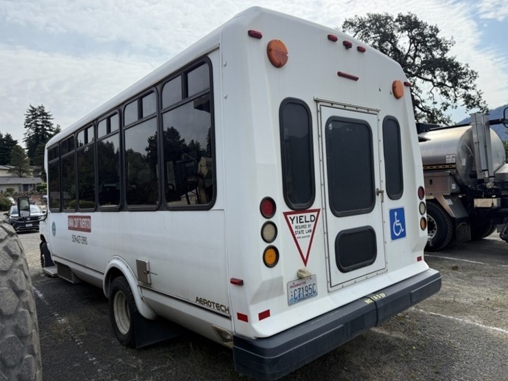 2010-ford-e450-image-5
